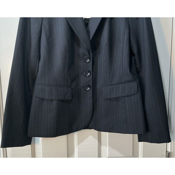 NWT Ann Taylor Black Pinstripe Blazer Classic Fit Lightweight Wool Blend Size 8 - Picture 3 of 6